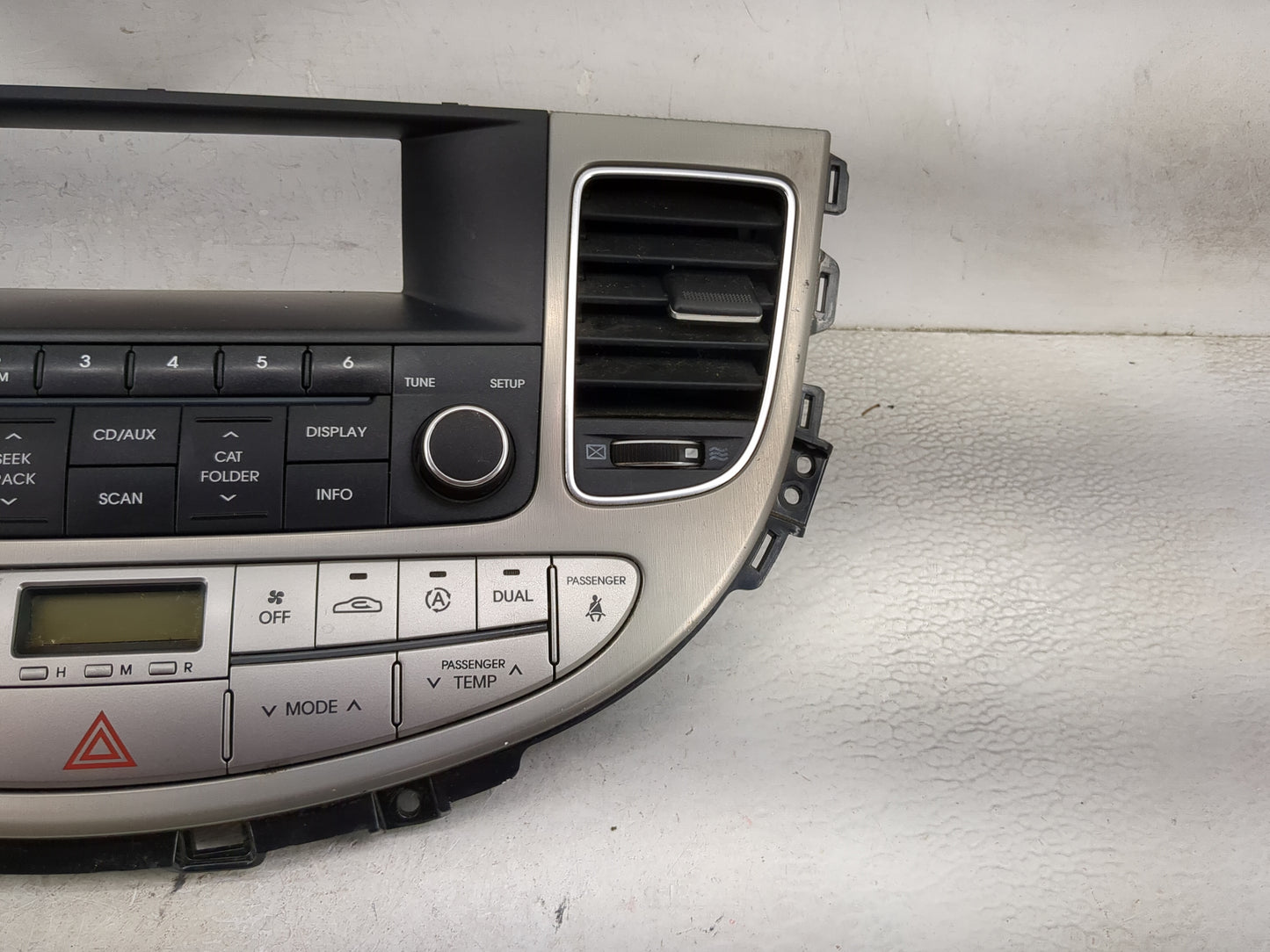 2009-2014 Hyundai Genesis Radio AM FM Cd Player Receiver Replacement P/N:96110-3M100GV7 KB-100BHAGV7 Fits OEM Used Auto Part