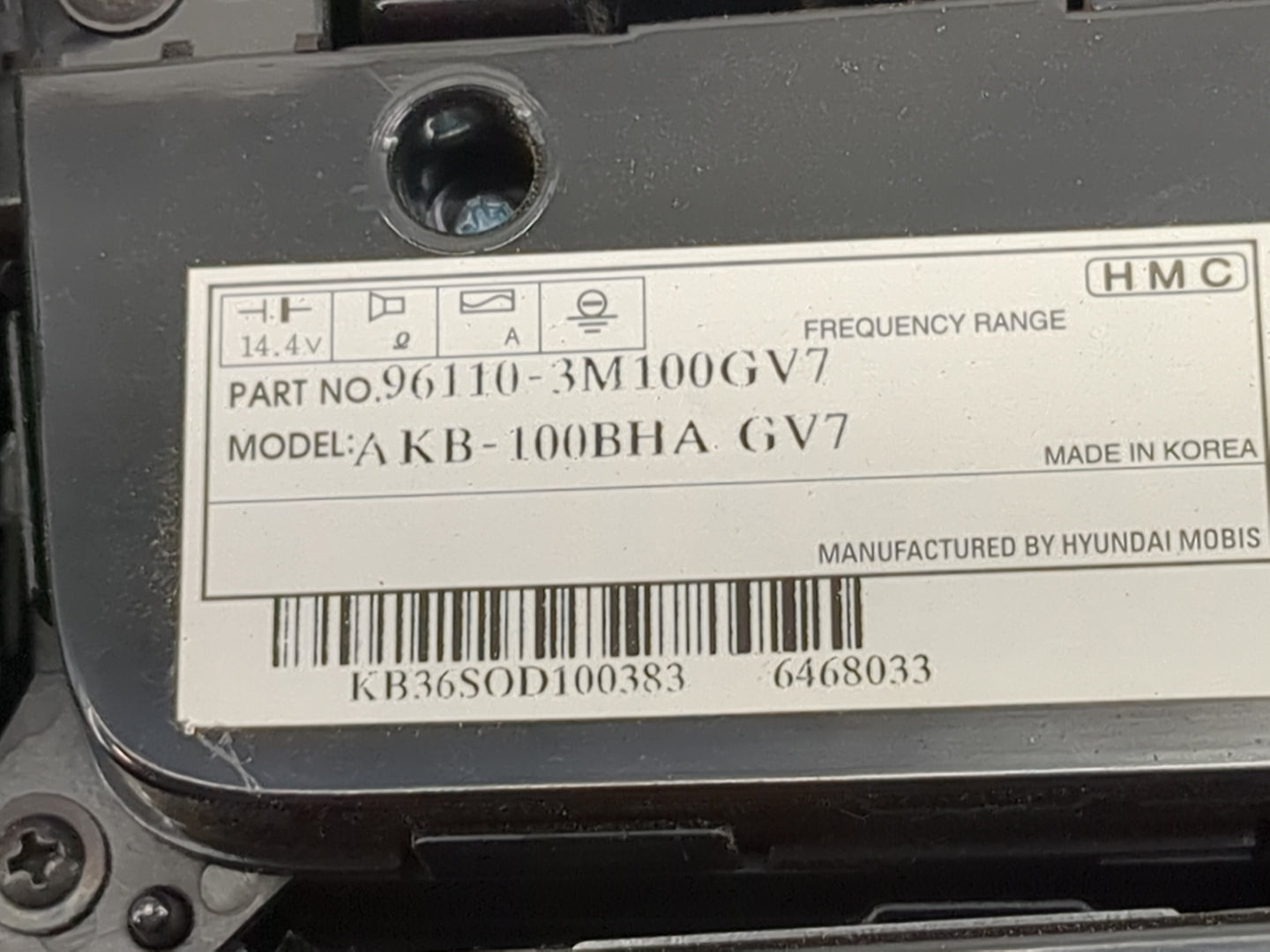 2009-2014 Hyundai Genesis Radio AM FM Cd Player Receiver Replacement P/N:96110-3M100GV7 KB-100BHAGV7 Fits OEM Used Auto Part
