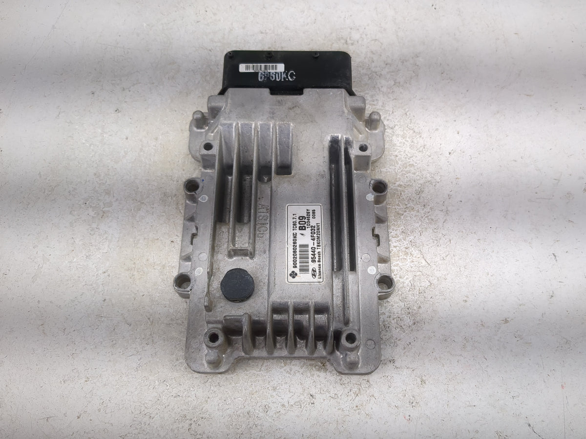 2013-2014 Hyundai Genesis Transmission Control Module Tcu Tcm - Oemusedautoparts1.com