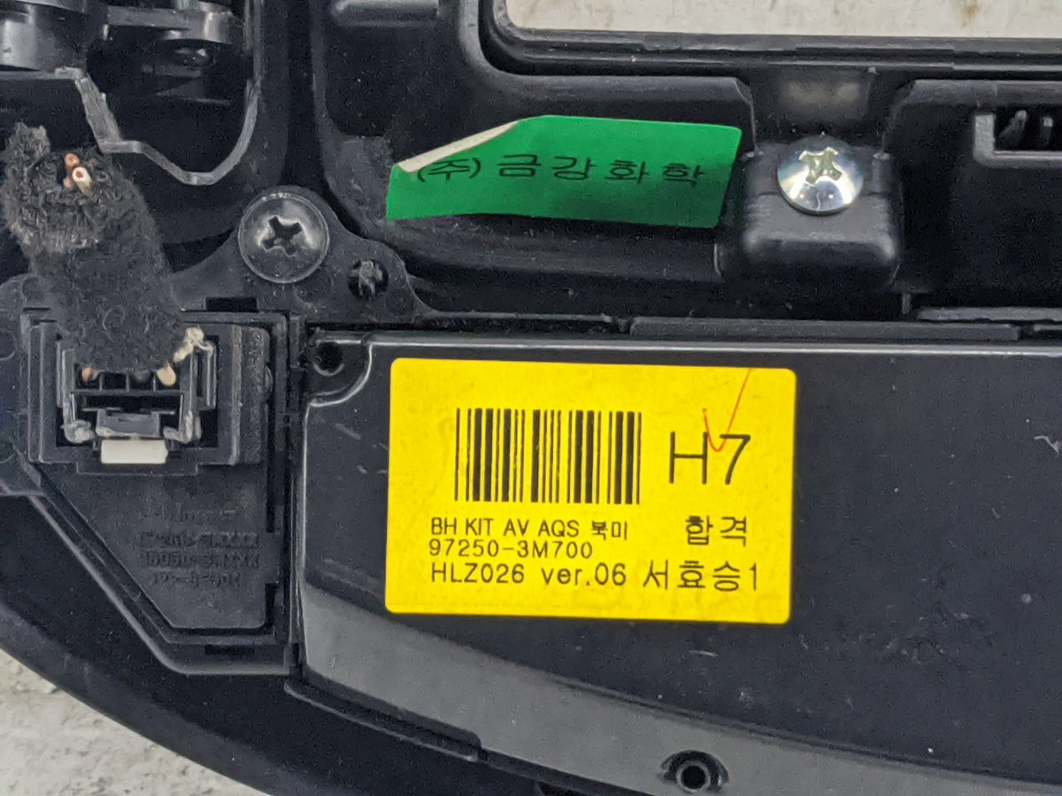 2009-2014 Hyundai Genesis Climate Control Module Temperature AC/Heater Replacement P/N:97250-3M700 Fits OEM Used Auto Parts 