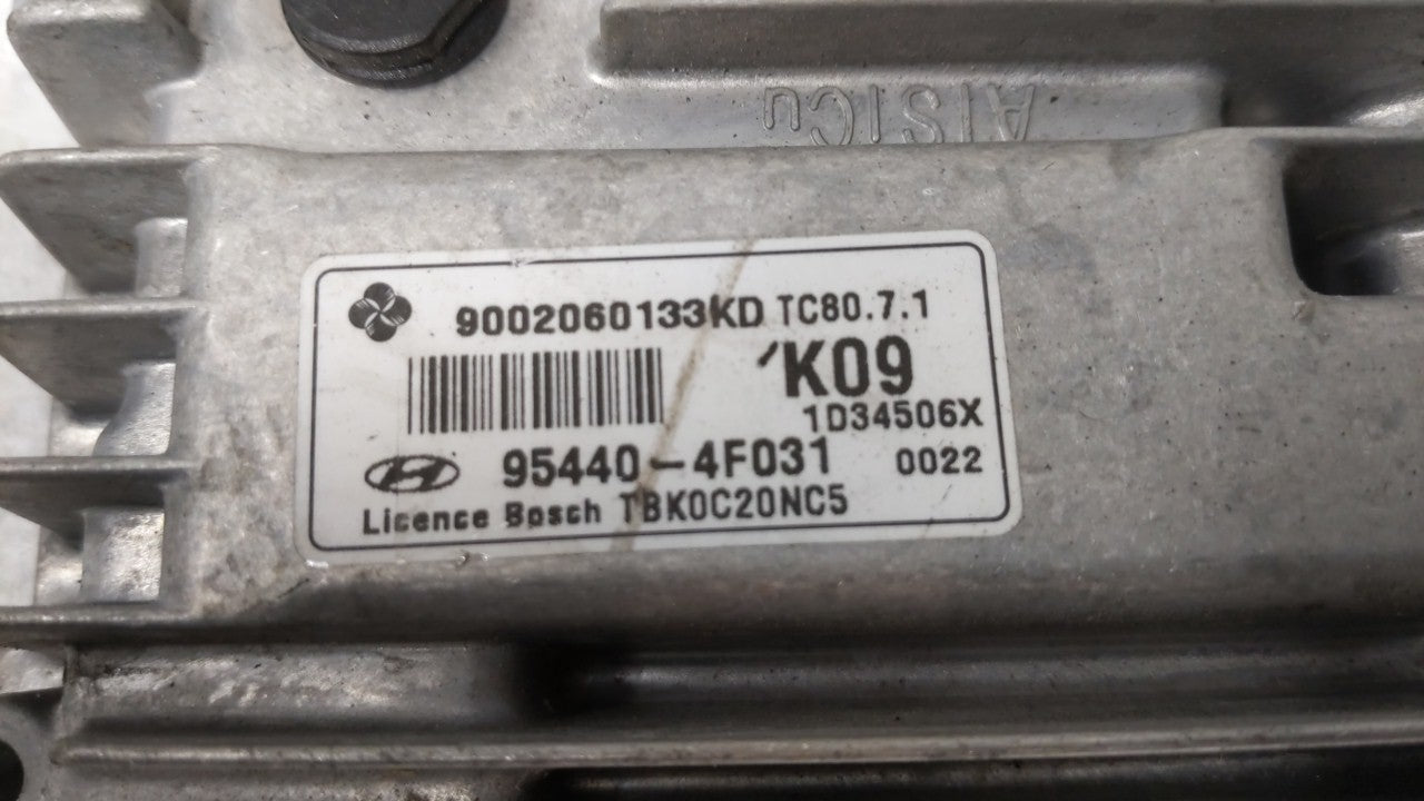2013-2014 Hyundai Genesis Chassis Control Module Ccm Bcm Body Control - Oemusedautoparts1.com