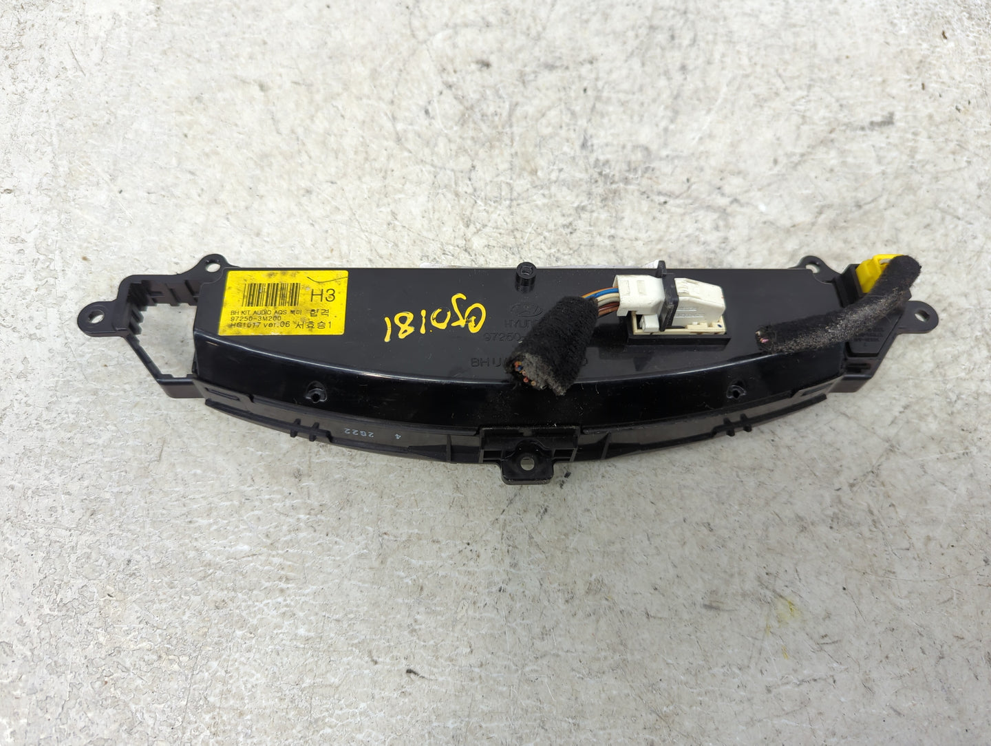 2013 Hyundai Genesis Climate Control Module Temperature AC/Heater Replacement P/N:97250-3M200 Fits OEM Used Auto Parts - Oem