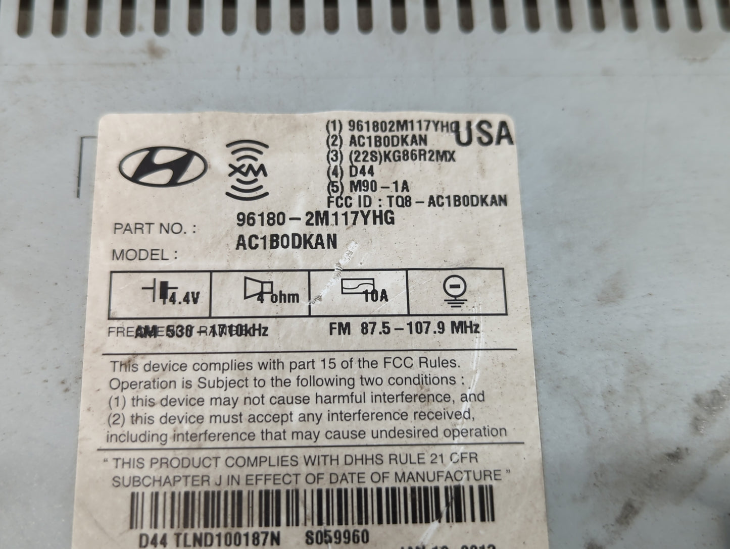 2013-2013 Hyundai Genesis Am Fm Cd Player Radio Receiver - Oemusedautoparts1.com
