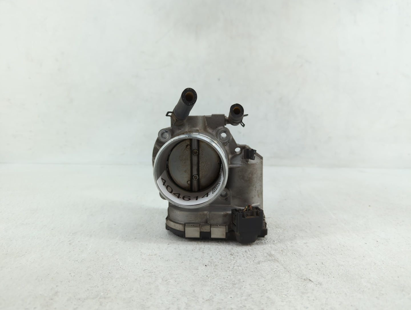 2009-2014 Hyundai Genesis Throttle Body P/N:35100-2C300 Fits Fits 2009 2010 2011 2012 2013 2014 OEM Used Auto Parts - Oemuse
