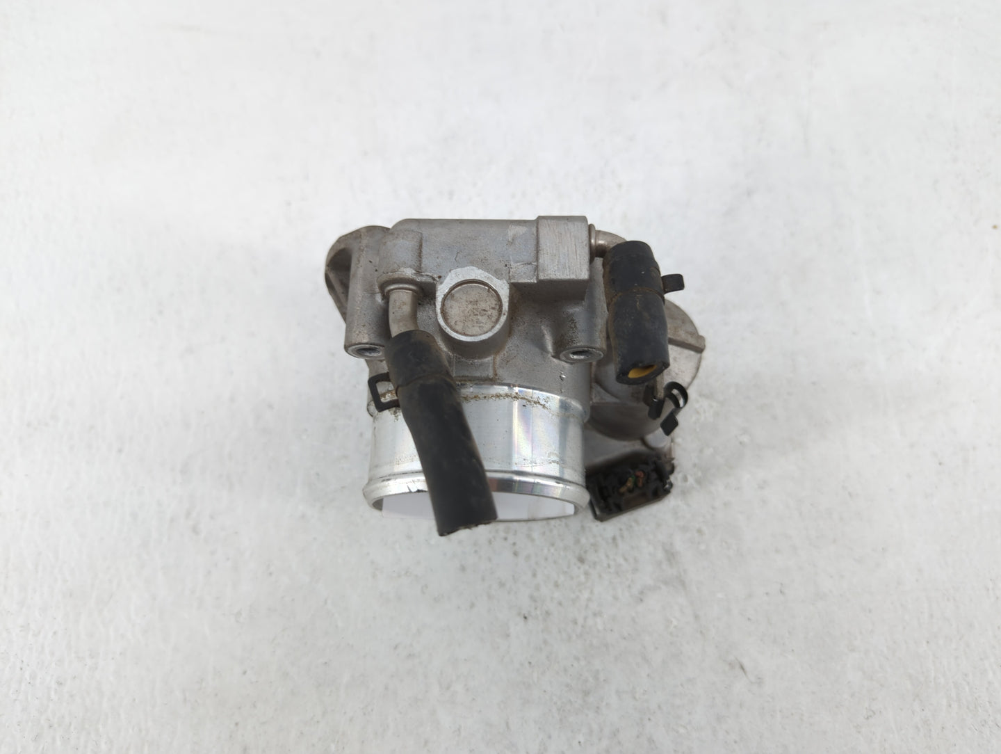 2009-2014 Hyundai Genesis Throttle Body P/N:35100-2C300 Fits Fits 2009 2010 2011 2012 2013 2014 OEM Used Auto Parts - Oemuse