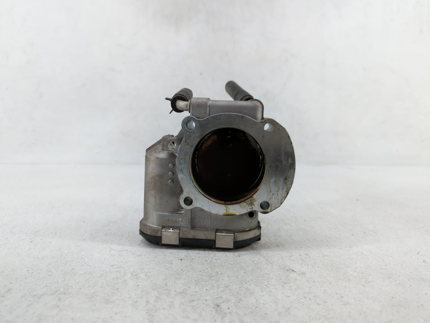 2009-2014 Hyundai Genesis Throttle Body P/N:35100-2C300 Fits Fits 2009 2010 2011 2012 2013 2014 OEM Used Auto Parts - Oemuse