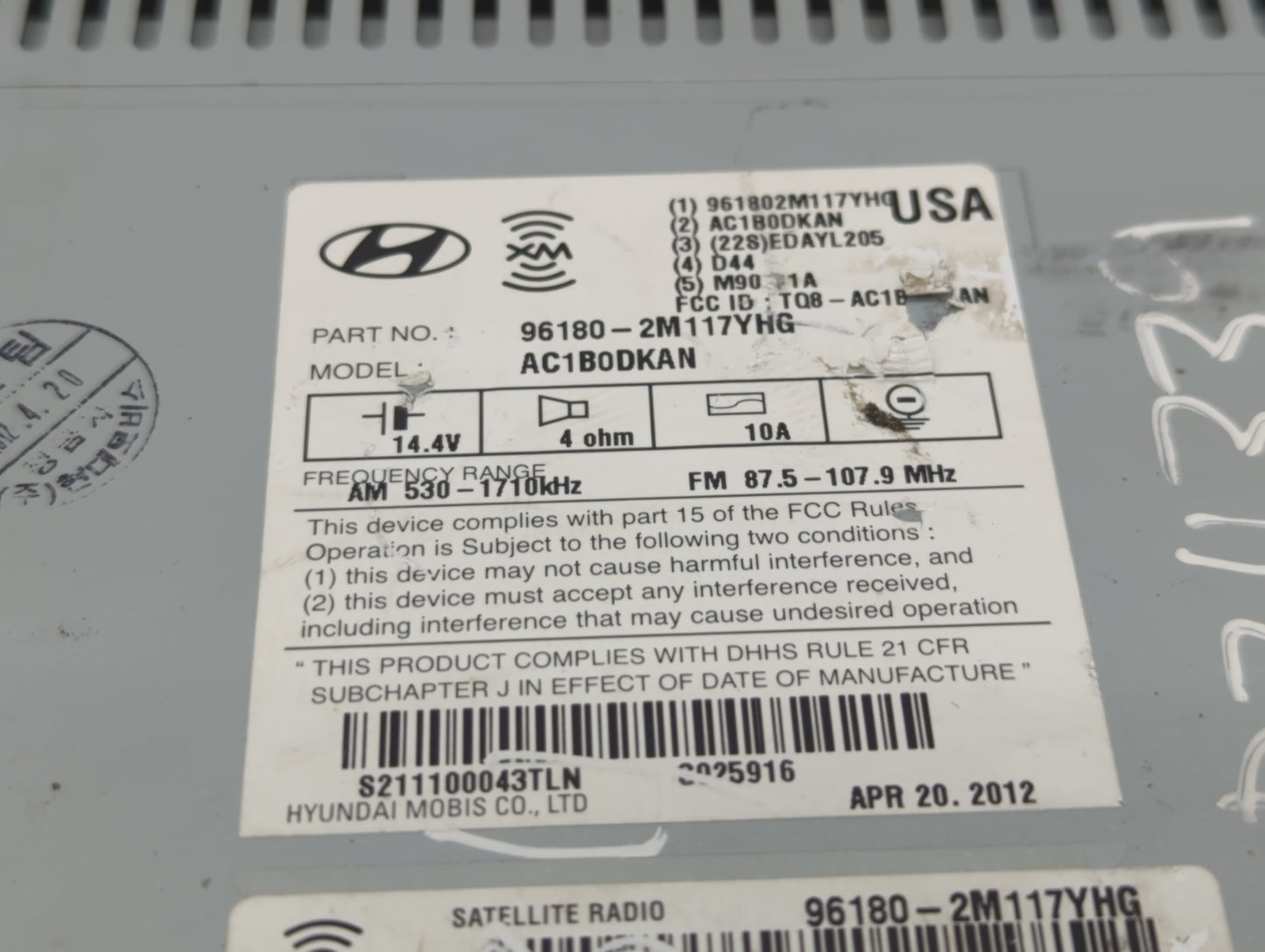 2013-2013 Hyundai Genesis Am Fm Cd Player Radio Receiver - Oemusedautoparts1.com