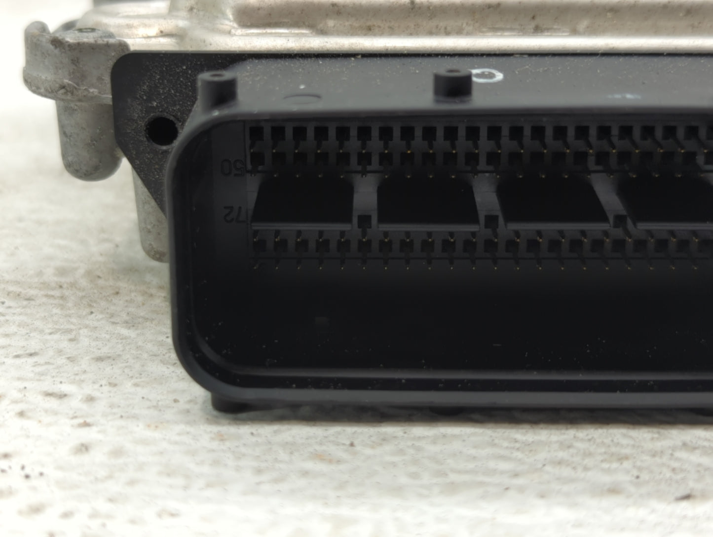 2013-2014 Hyundai Genesis Chassis Control Module Ccm Bcm Body Control - Oemusedautoparts1.com