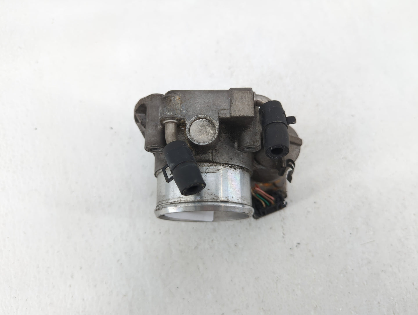 2009-2014 Hyundai Genesis Throttle Body P/N:35100-2C300 Fits Fits 2009 2010 2011 2012 2013 2014 OEM Used Auto Parts - Oemuse