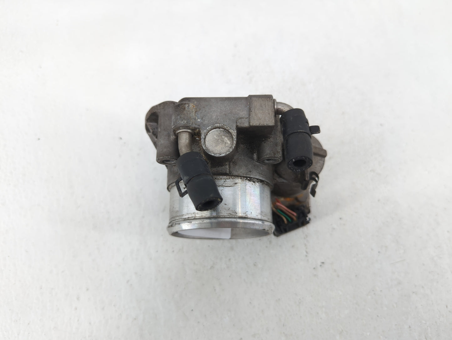 2009-2014 Hyundai Genesis Throttle Body P/N:35100-2C300 Fits Fits 2009 2010 2011 2012 2013 2014 OEM Used Auto Parts - Oemuse