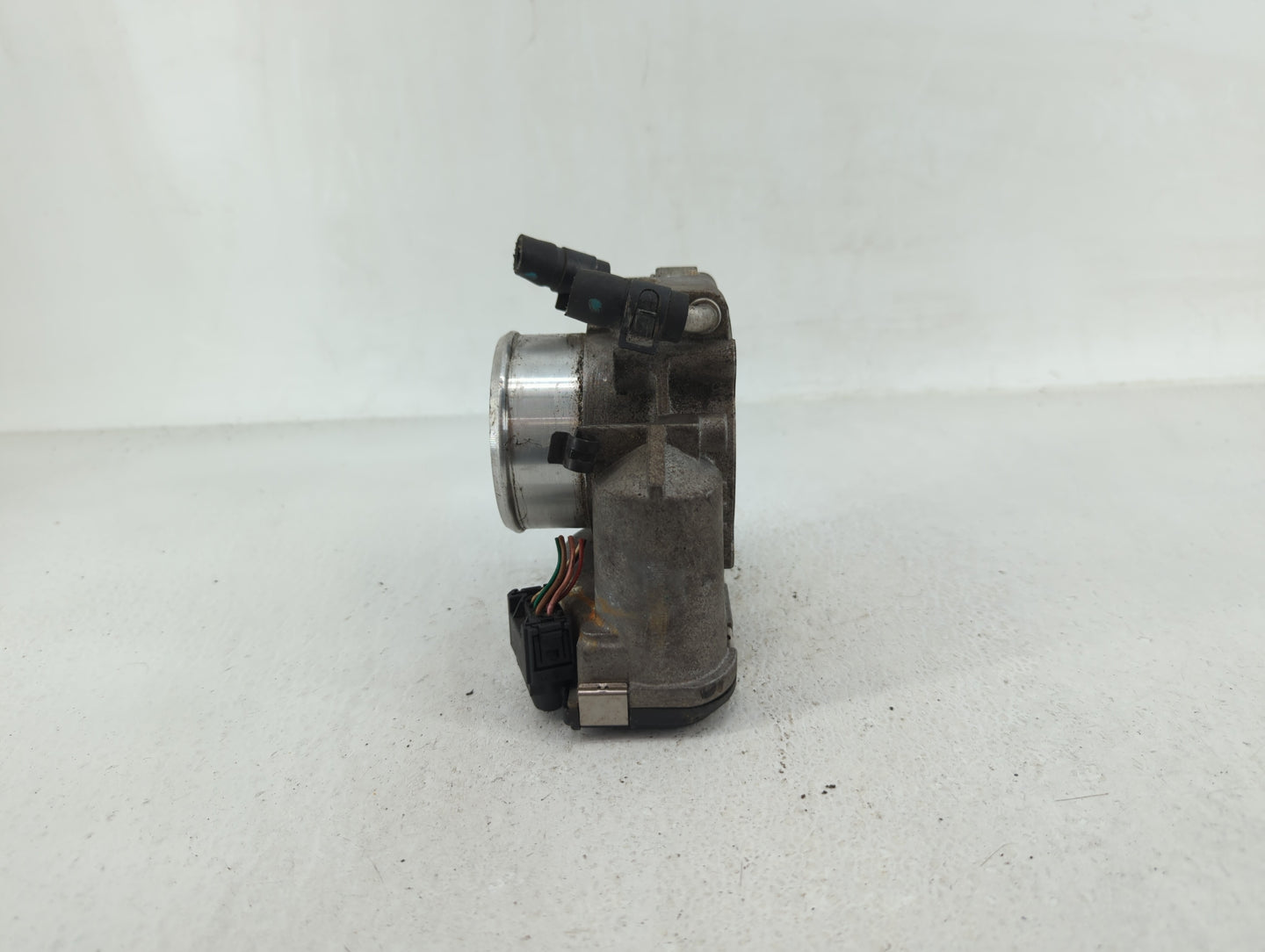 2009-2014 Hyundai Genesis Throttle Body P/N:35100-2C300 Fits Fits 2009 2010 2011 2012 2013 2014 OEM Used Auto Parts - Oemuse