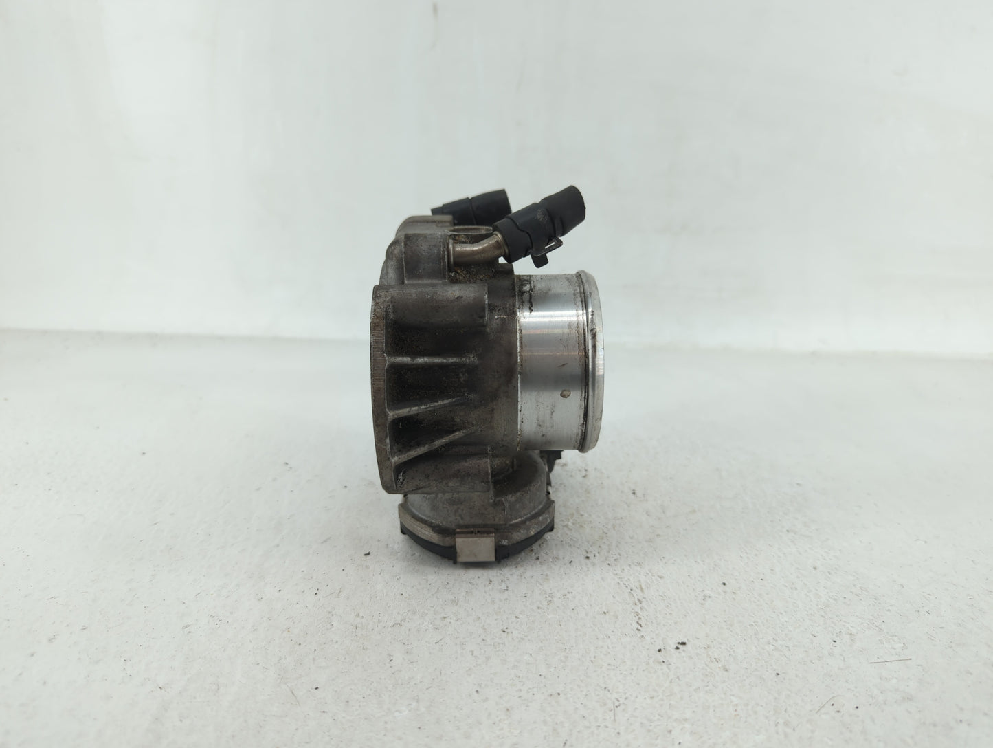 2009-2014 Hyundai Genesis Throttle Body P/N:35100-2C300 Fits Fits 2009 2010 2011 2012 2013 2014 OEM Used Auto Parts - Oemuse