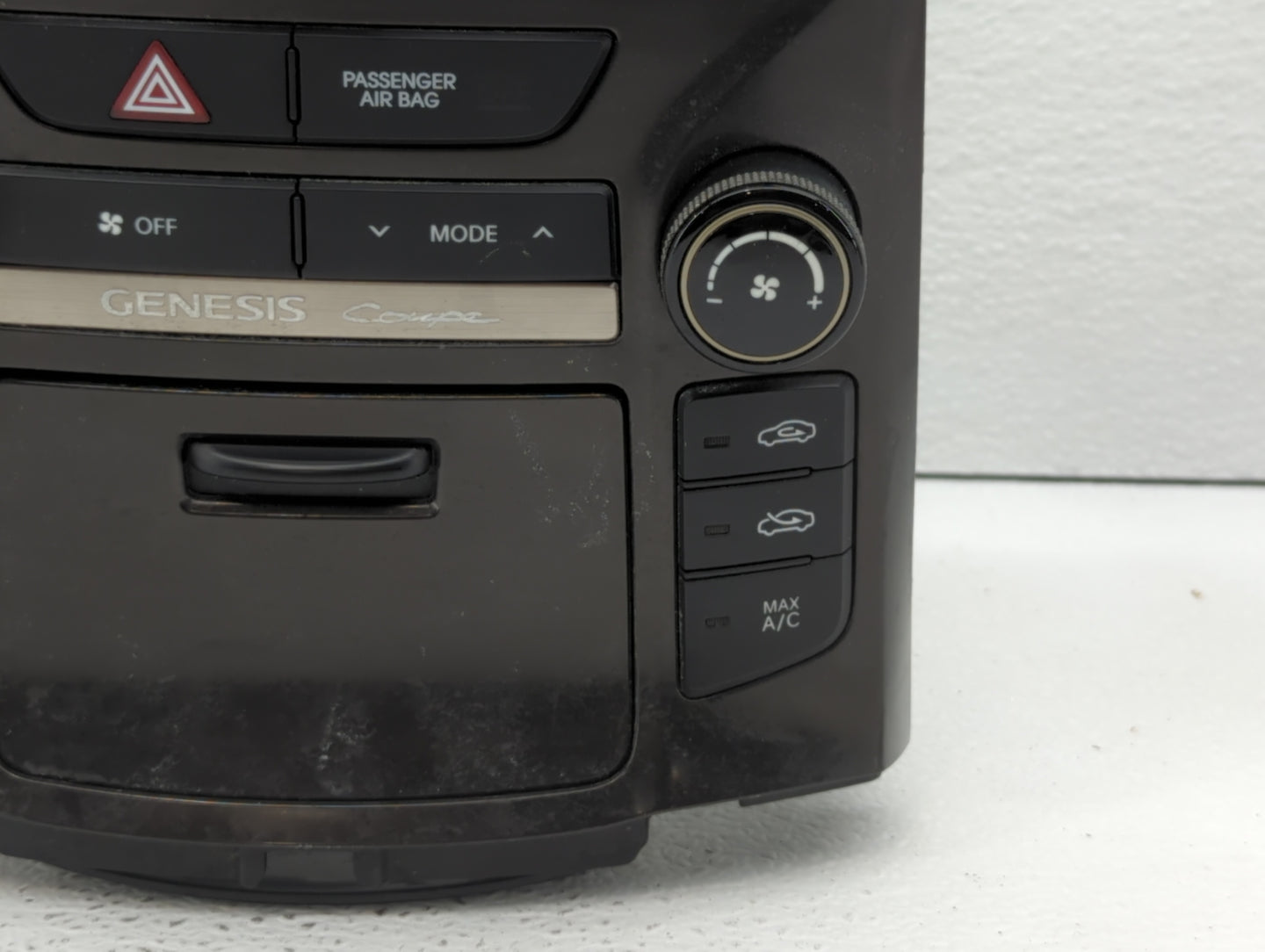 Hyundai Genesis Radio Control Panel - Oemusedautoparts1.com