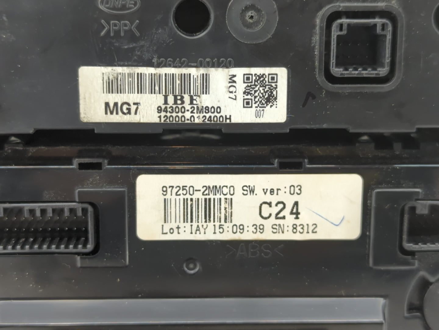 Hyundai Genesis Radio Control Panel - Oemusedautoparts1.com