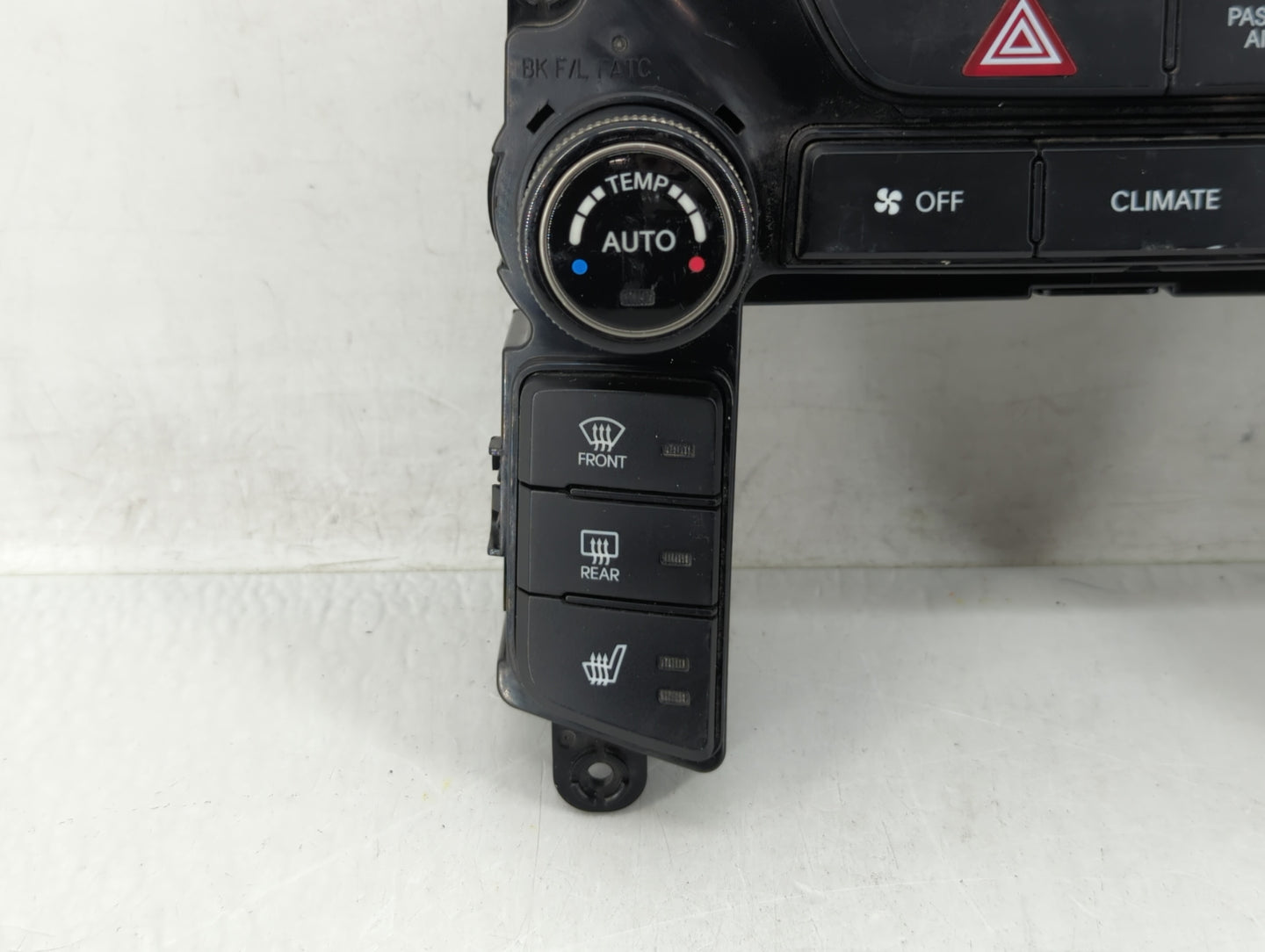 2013-2016 Hyundai Genesis Climate Control Module Temperature AC/Heater Replacement P/N:97250-2MFP1 97250-2MFP0 Fits OEM Used
