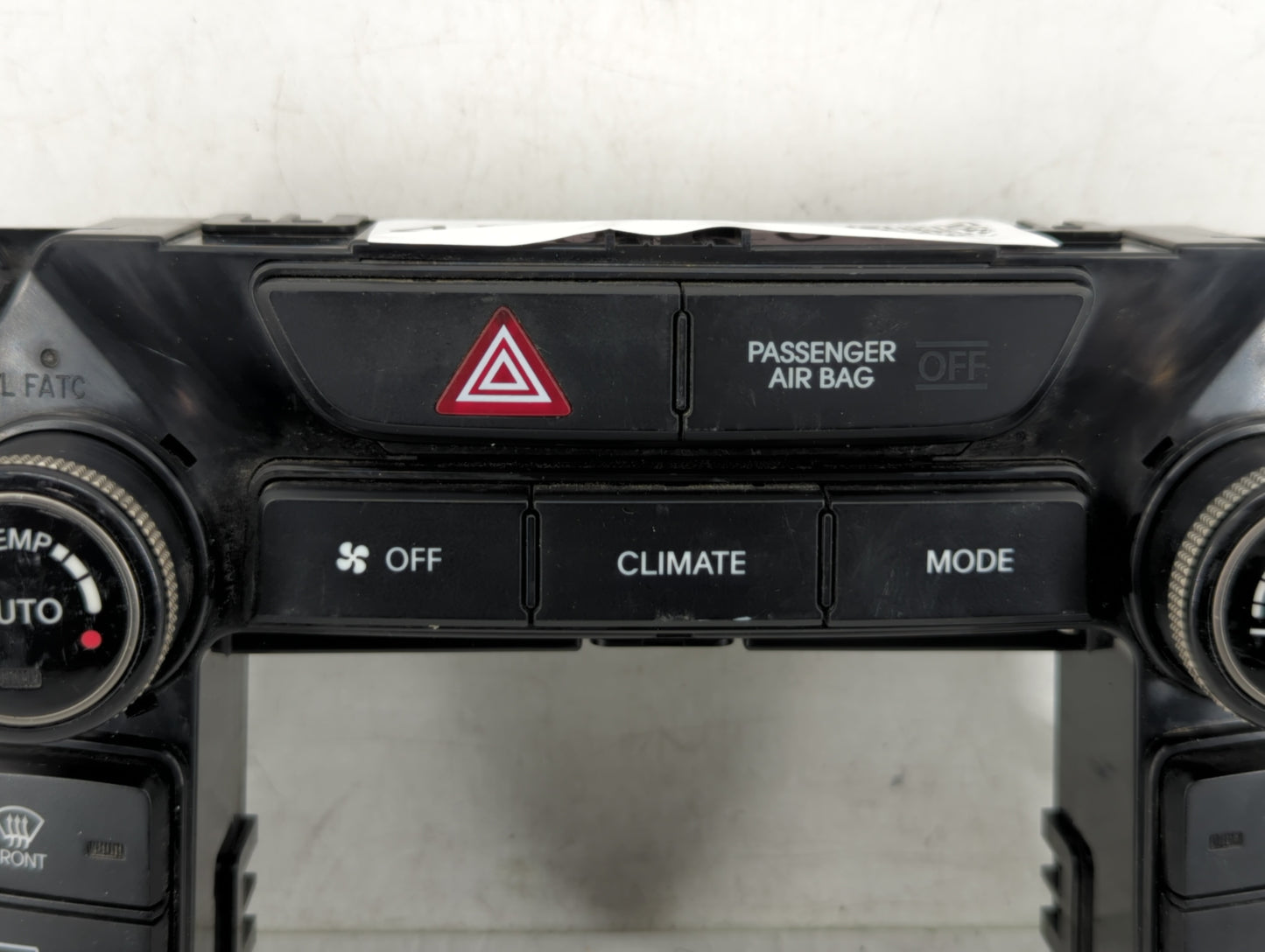 2013-2016 Hyundai Genesis Climate Control Module Temperature AC/Heater Replacement P/N:97250-2MFP1 97250-2MFP0 Fits OEM Used