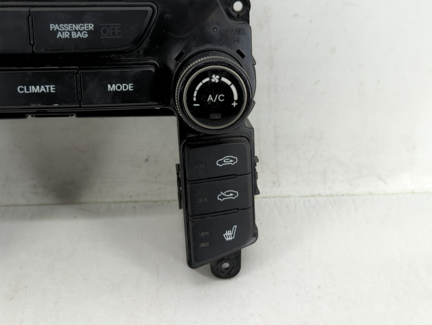 2013-2016 Hyundai Genesis Climate Control Module Temperature AC/Heater Replacement P/N:97250-2MFP1 97250-2MFP0 Fits OEM Used