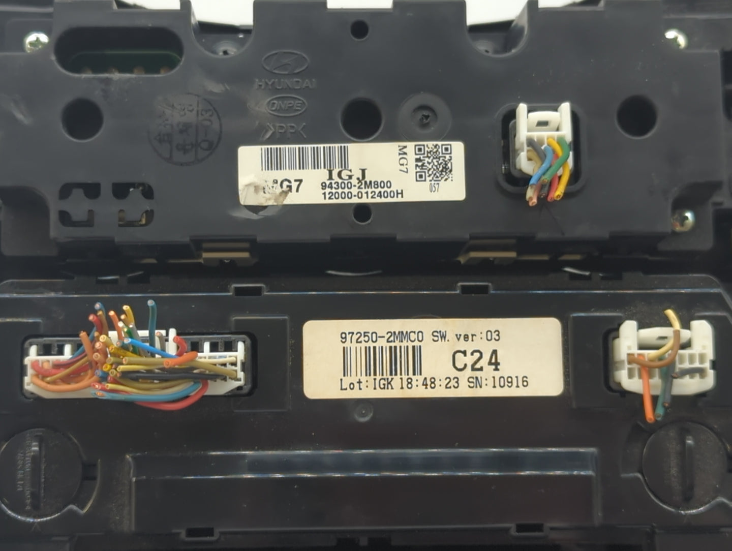 2013-2015 Hyundai Genesis Climate Control Module Temperature AC/Heater Replacement P/N:97250-2MMC0 97250-2MFJ0 Fits OEM Used