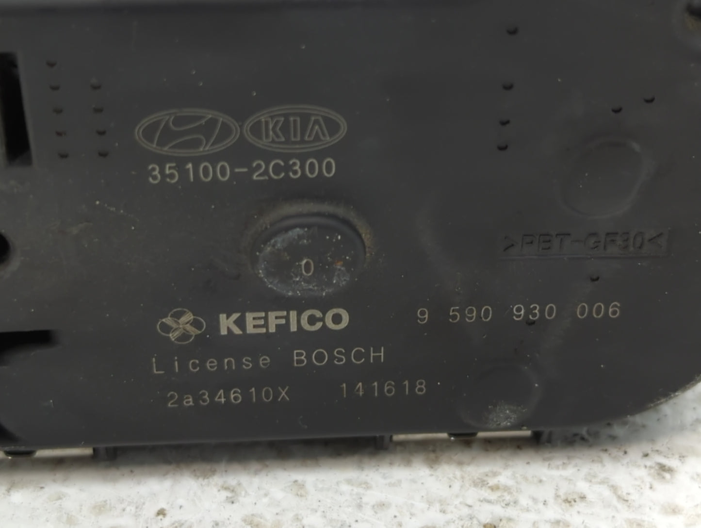 2009-2014 Hyundai Genesis Throttle Body P/N:35100-2C300 Fits Fits 2009 2010 2011 2012 2013 2014 OEM Used Auto Parts - Oemuse