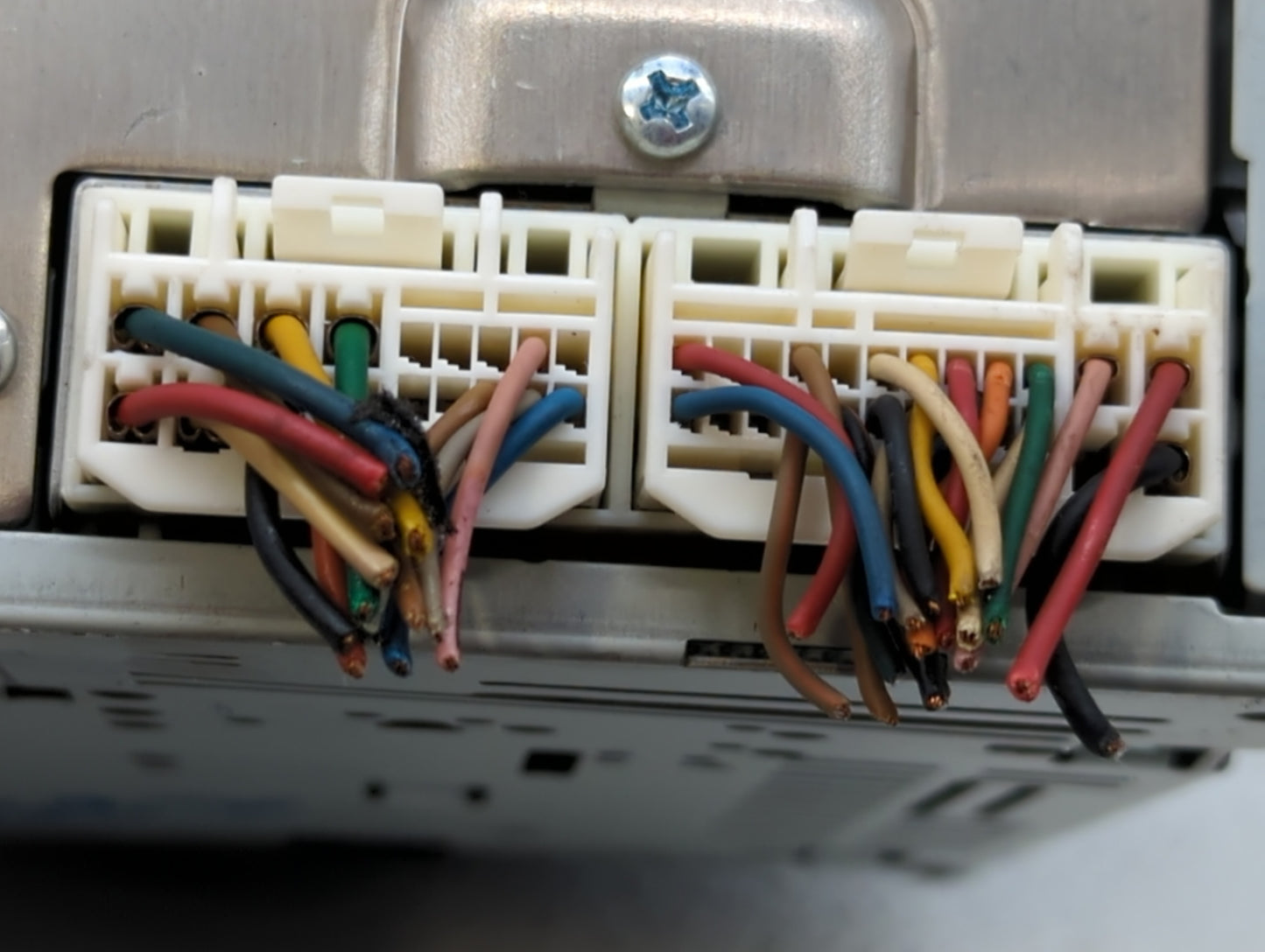 2013-2013 Hyundai Genesis Am Fm Cd Player Radio Receiver - Oemusedautoparts1.com