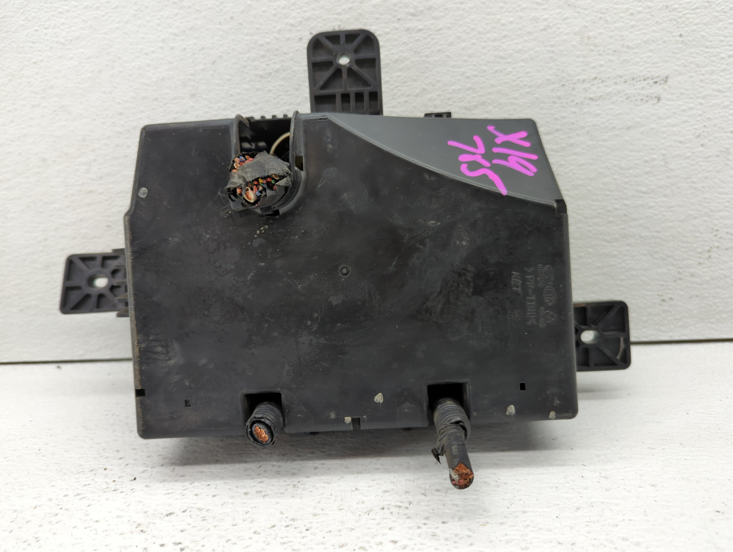 2013-2014 Hyundai Genesis Fusebox Fuse Box Panel Relay Module P/N:91264-2M901 N91264-2M901-06 Fits Fits 2013 2014 OEM Used A