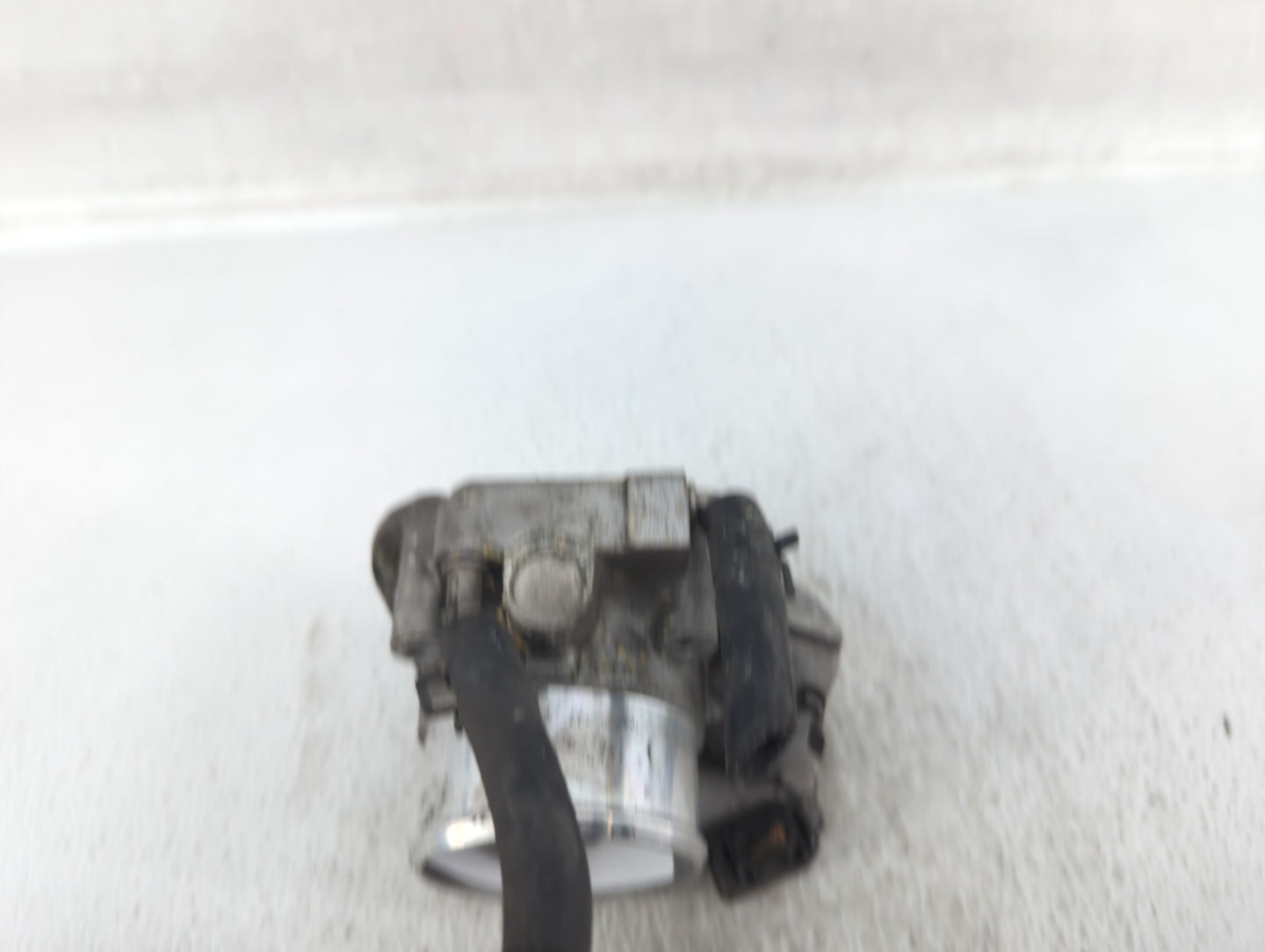 2009-2014 Hyundai Genesis Throttle Body P/N:35100-2C300 Fits Fits 2009 2010 2011 2012 2013 2014 OEM Used Auto Parts - Oemuse