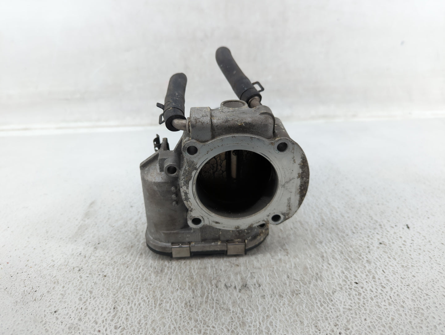 2009-2014 Hyundai Genesis Throttle Body P/N:35100-2C300 Fits Fits 2009 2010 2011 2012 2013 2014 OEM Used Auto Parts - Oemuse