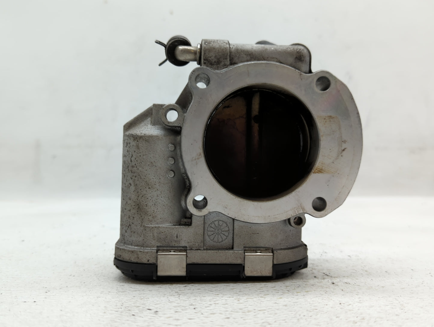 2009-2014 Hyundai Genesis Throttle Body P/N:35100-2C300 Fits Fits 2009 2010 2011 2012 2013 2014 OEM Used Auto Parts - Oemuse