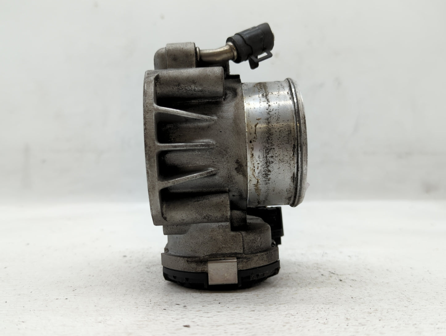 2009-2014 Hyundai Genesis Throttle Body P/N:35100-2C300 Fits Fits 2009 2010 2011 2012 2013 2014 OEM Used Auto Parts - Oemuse