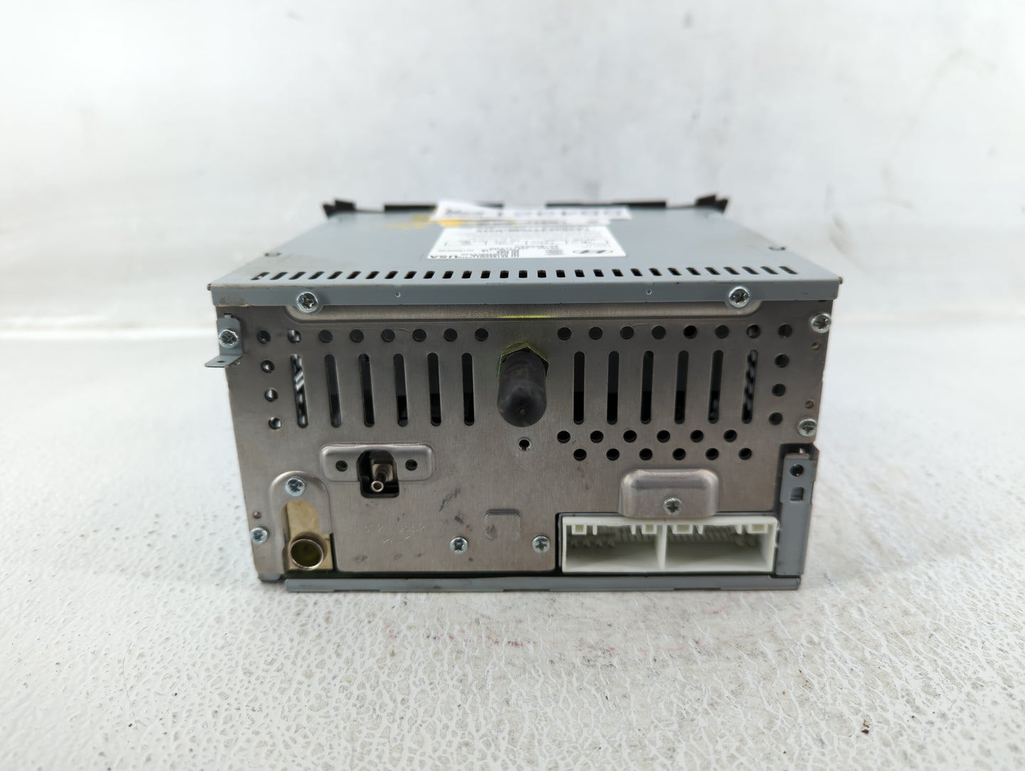 2013-2013 Hyundai Genesis Am Fm Cd Player Radio Receiver - Oemusedautoparts1.com