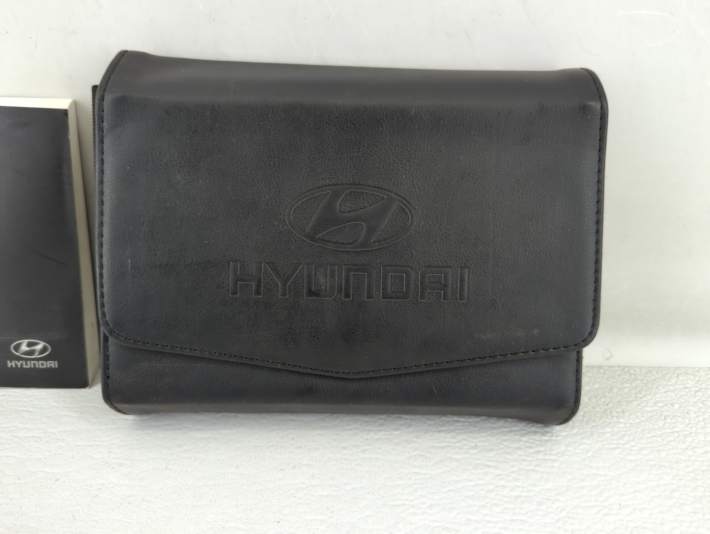 2013 Hyundai Genesis Owners Manual Book Guide P/N:D2M0-EU381 OEM Used Auto Parts - Oemusedautoparts1.com