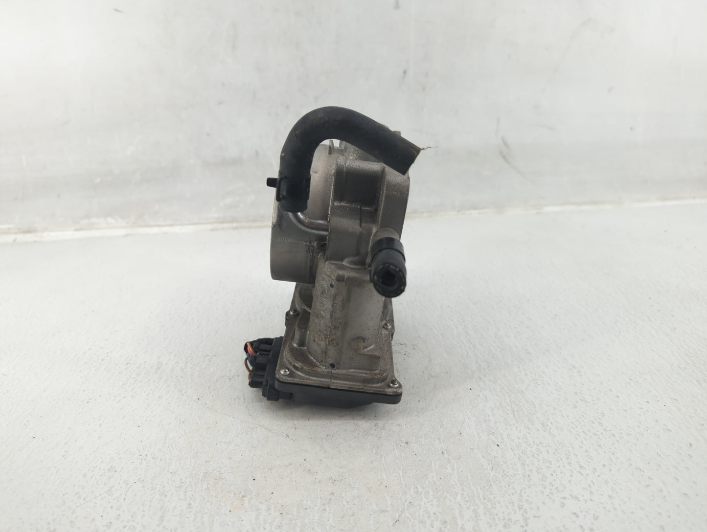 2012-2014 Hyundai Genesis Throttle Body P/N:35100-3CBA0 Fits Fits 2012 2013 2014 OEM Used Auto Parts - Oemusedautoparts1.com