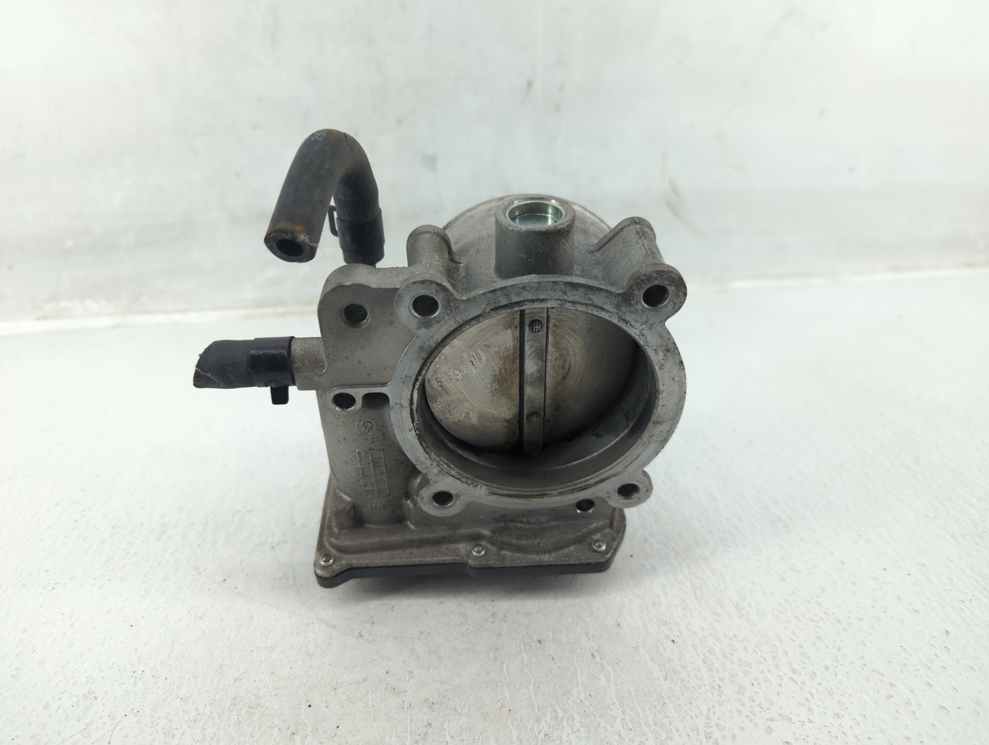 2012-2014 Hyundai Genesis Throttle Body P/N:35100-3CBA0 Fits Fits 2012 2013 2014 OEM Used Auto Parts - Oemusedautoparts1.com