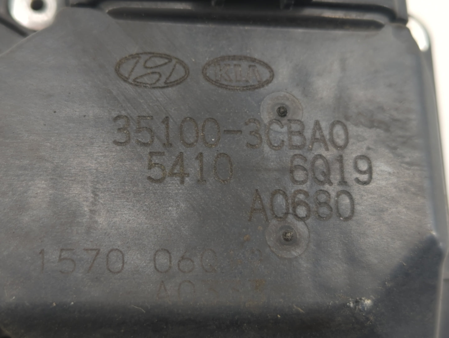 2012-2014 Hyundai Genesis Throttle Body P/N:35100-3CBA0 Fits Fits 2012 2013 2014 OEM Used Auto Parts - Oemusedautoparts1.com