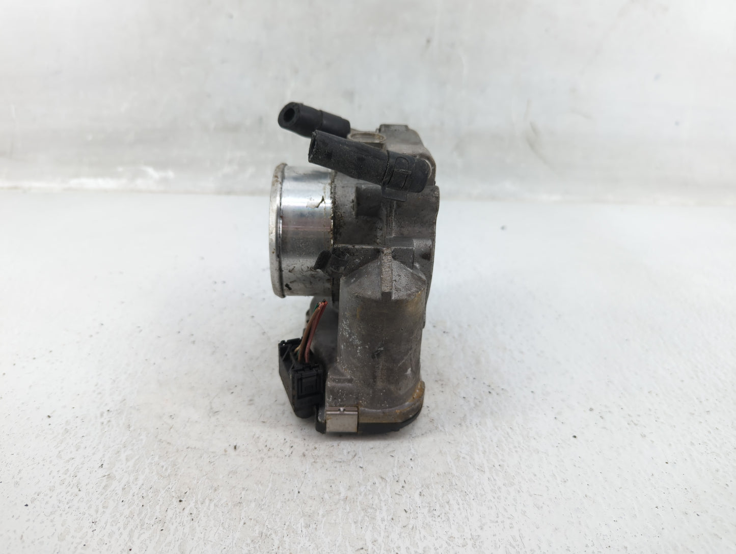2009-2014 Hyundai Genesis Throttle Body P/N:35100-2C300 Fits Fits 2009 2010 2011 2012 2013 2014 OEM Used Auto Parts - Oemuse