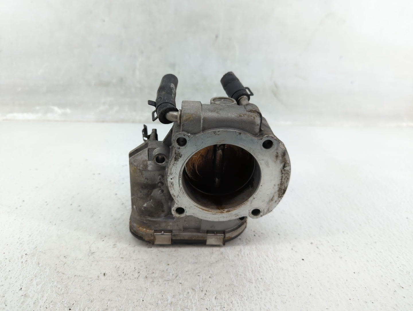 2009-2014 Hyundai Genesis Throttle Body P/N:35100-2C300 Fits Fits 2009 2010 2011 2012 2013 2014 OEM Used Auto Parts - Oemuse