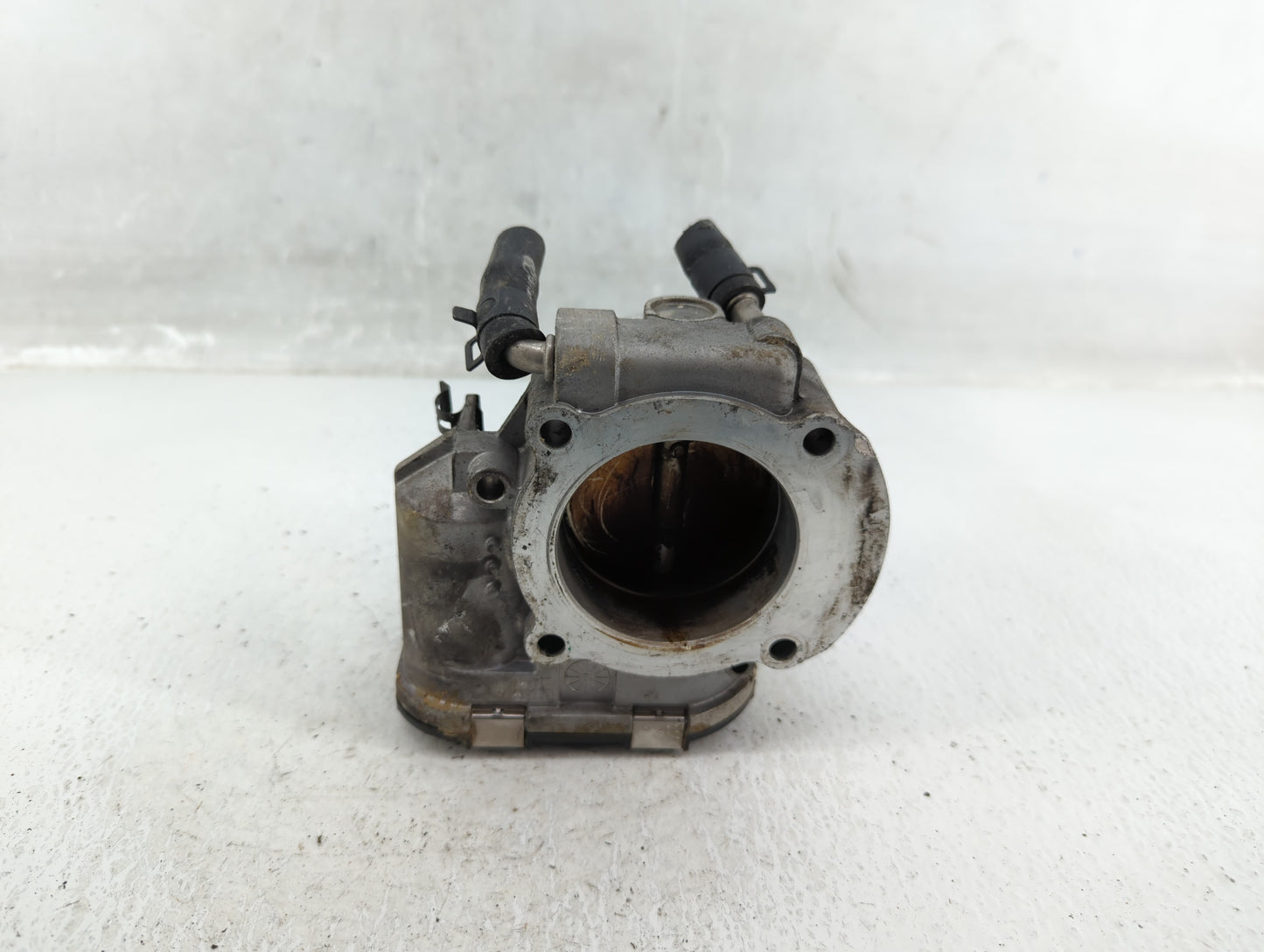 2009-2014 Hyundai Genesis Throttle Body P/N:35100-2C300 Fits Fits 2009 2010 2011 2012 2013 2014 OEM Used Auto Parts - Oemuse