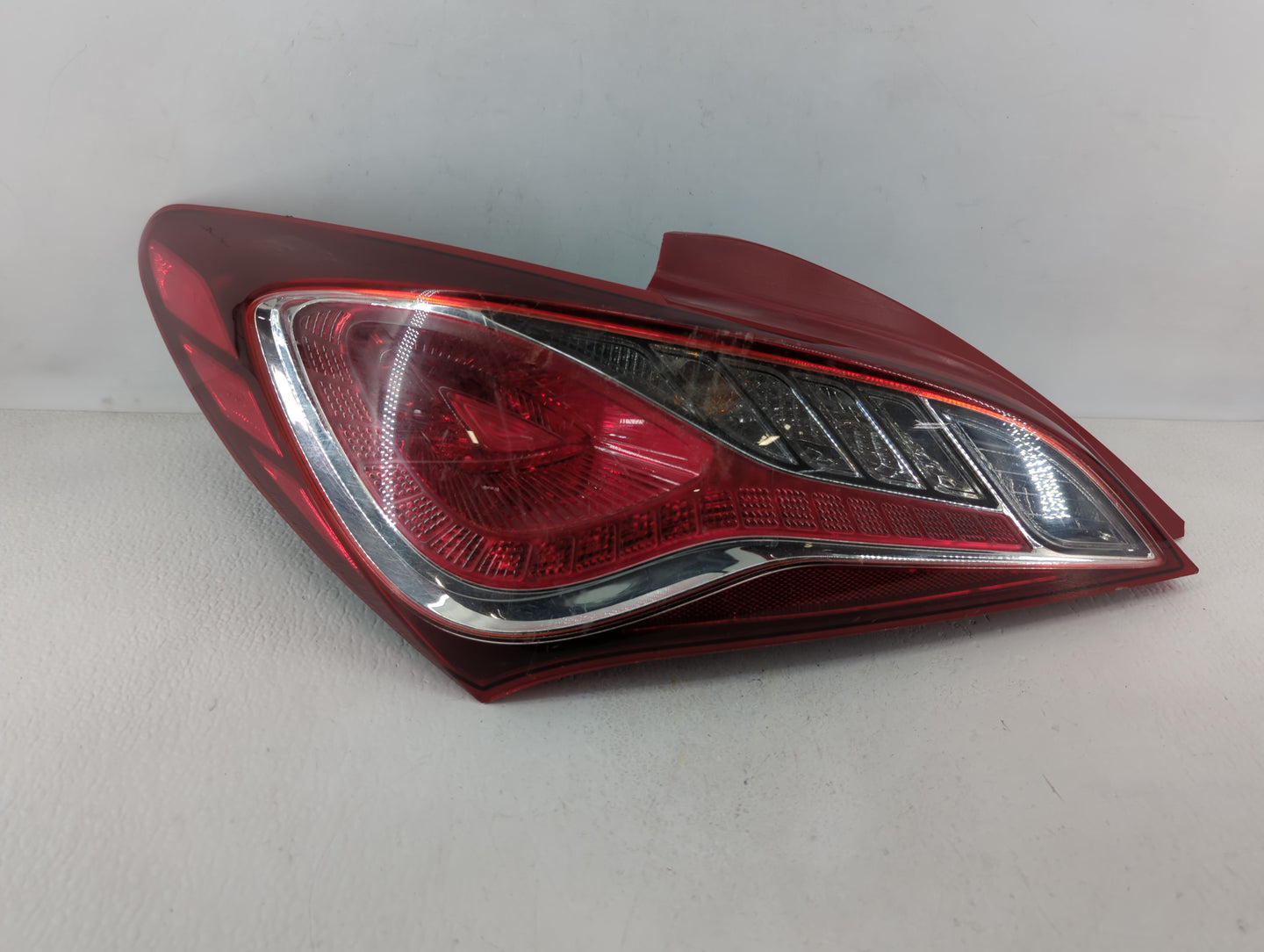2013-2016 Hyundai Genesis Tail Light Assembly Driver Left OEM P/N:92401-2M5 Fits Fits 2013 2014 2015 2016 OEM Used Auto Part