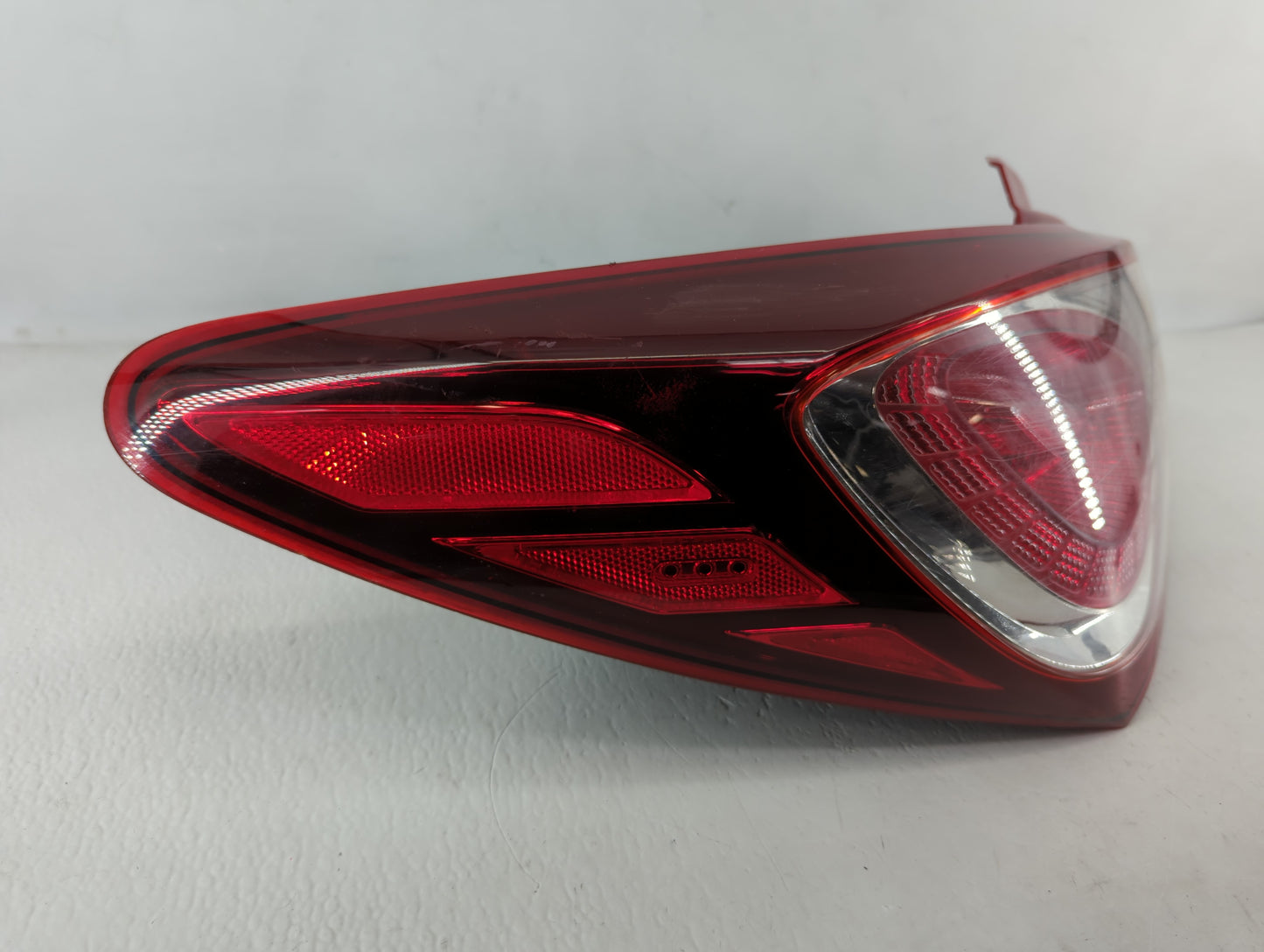 2013-2016 Hyundai Genesis Tail Light Assembly Driver Left OEM P/N:92401-2M5 Fits Fits 2013 2014 2015 2016 OEM Used Auto Part