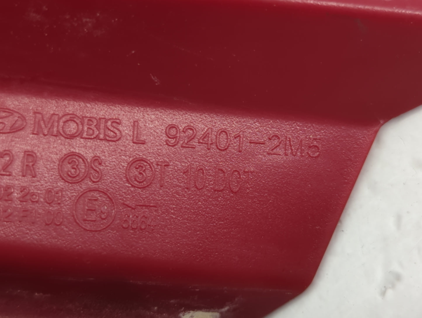 2013-2016 Hyundai Genesis Tail Light Assembly Driver Left OEM P/N:92401-2M5 Fits Fits 2013 2014 2015 2016 OEM Used Auto Part