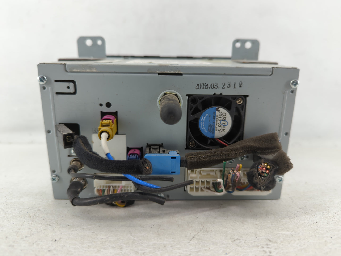 2013-2015 Hyundai Genesis Am Fm Cd Player Radio Receiver - Oemusedautoparts1.com