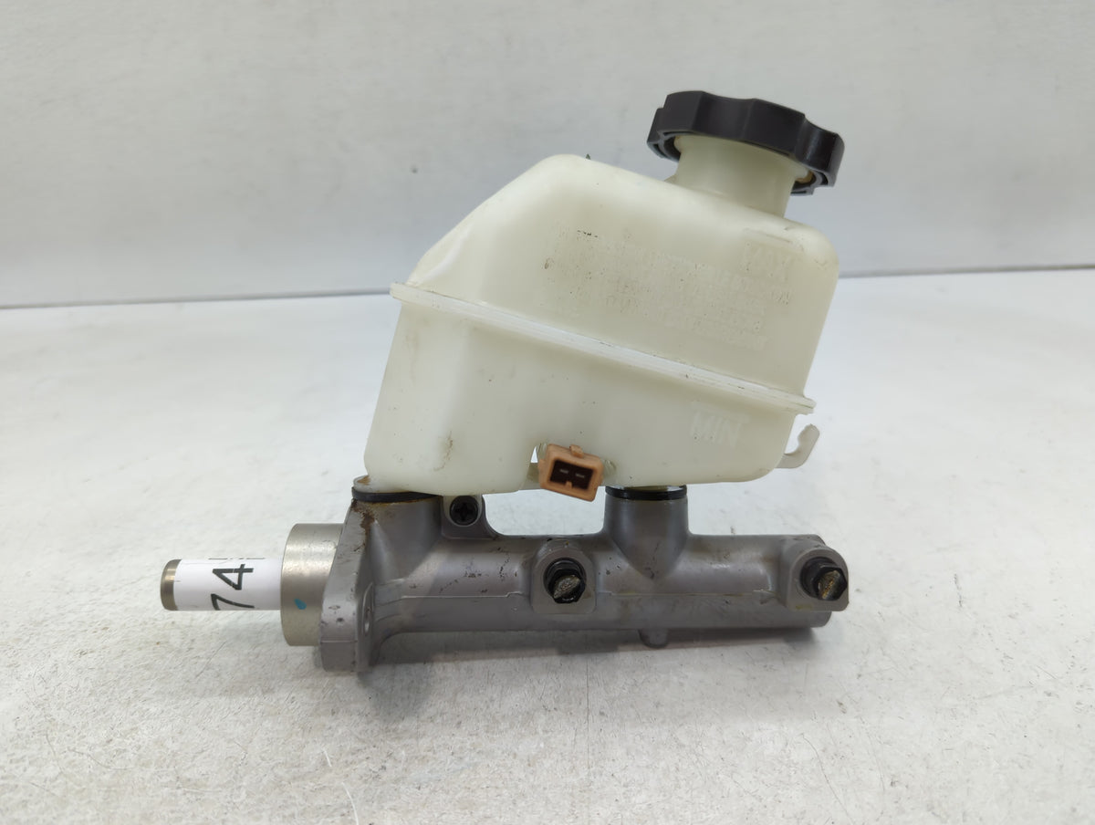 2009-2016 Hyundai Genesis Brake Master Cylinder 609174 - Oemusedautoparts1.com