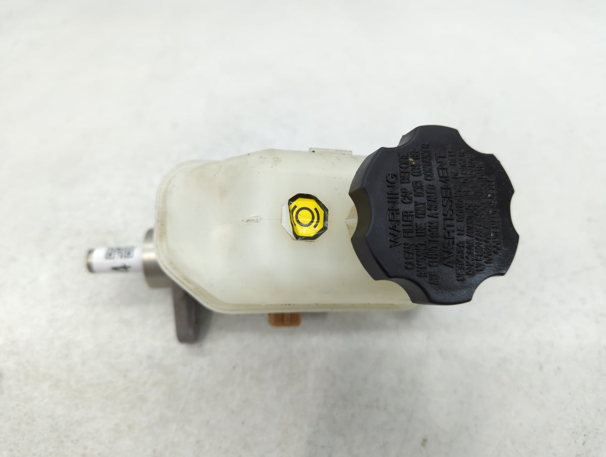 2009-2016 Hyundai Genesis Brake Master Cylinder 609174 - Oemusedautoparts1.com