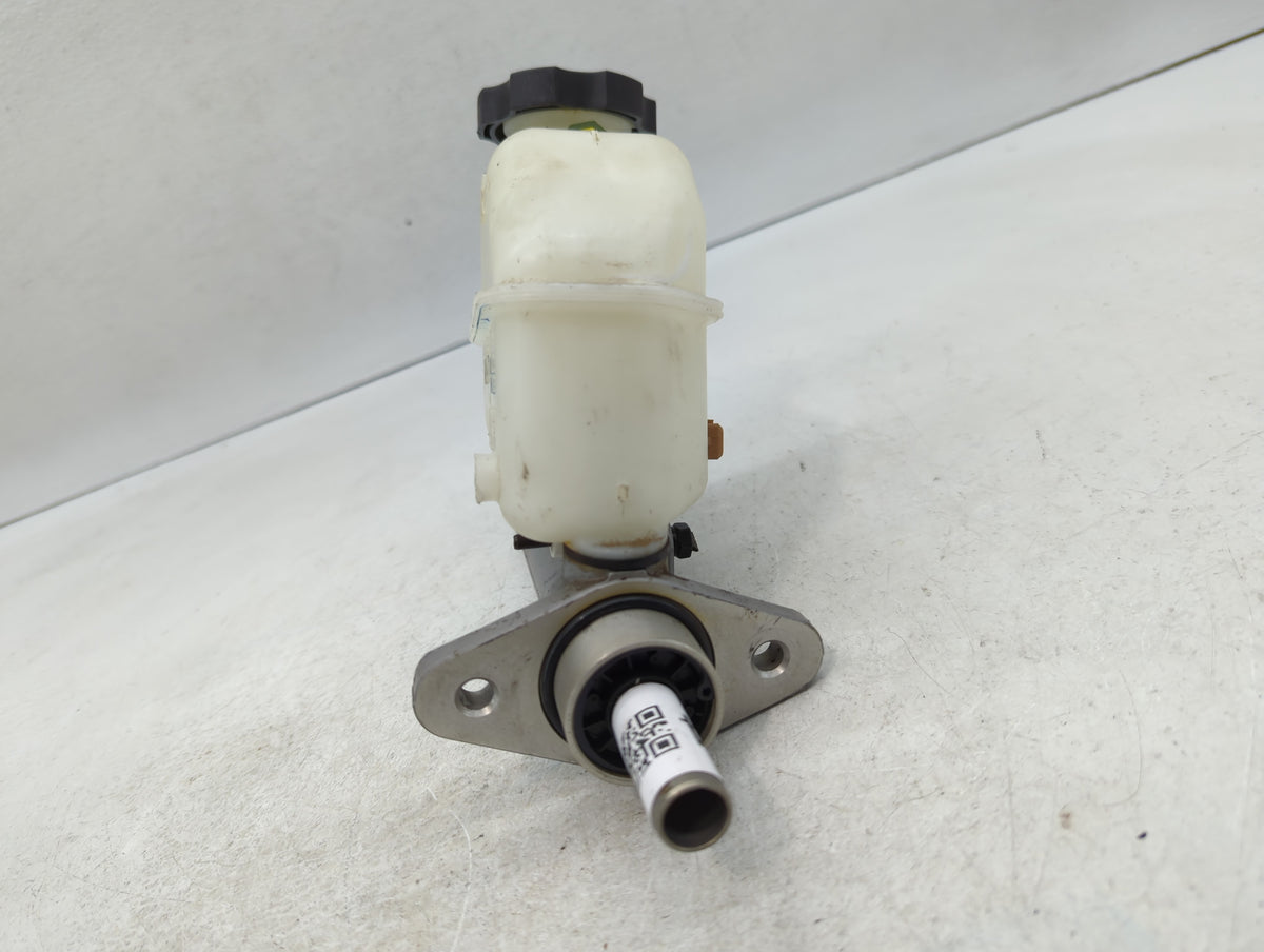 2009-2016 Hyundai Genesis Brake Master Cylinder 609174 - Oemusedautoparts1.com