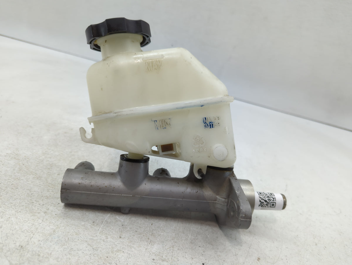 2009-2016 Hyundai Genesis Brake Master Cylinder 609174 - Oemusedautoparts1.com