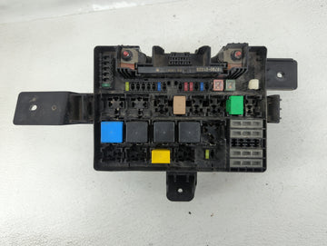2013-2014 Hyundai Genesis Fusebox Fuse Box Panel Relay Module P/N:91264-2M801 Fits Fits 2013 2014 OEM Used Auto Parts - Oemu