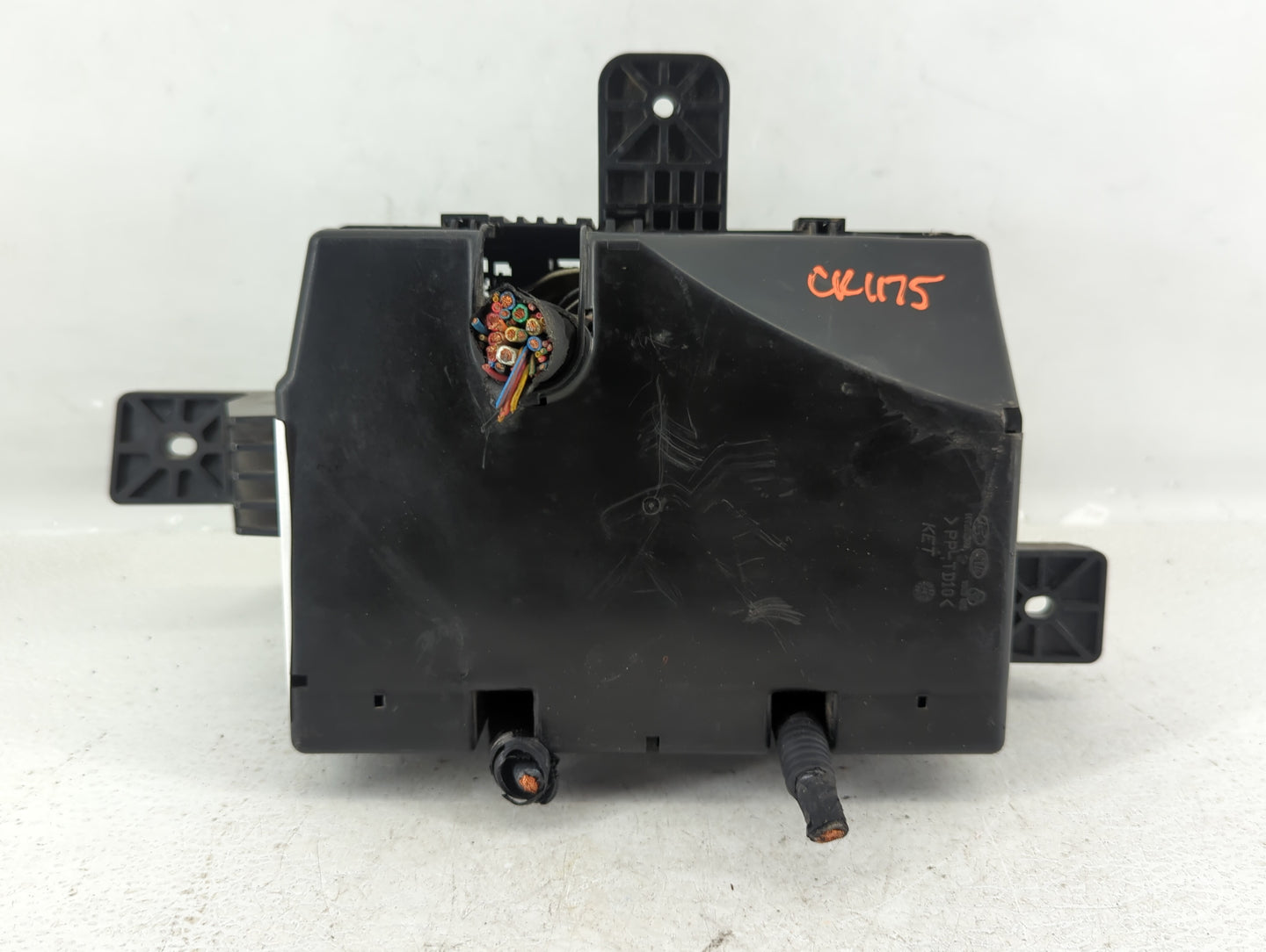 2013-2014 Hyundai Genesis Fusebox Fuse Box Panel Relay Module P/N:91264-2M801 Fits Fits 2013 2014 OEM Used Auto Parts - Oemu