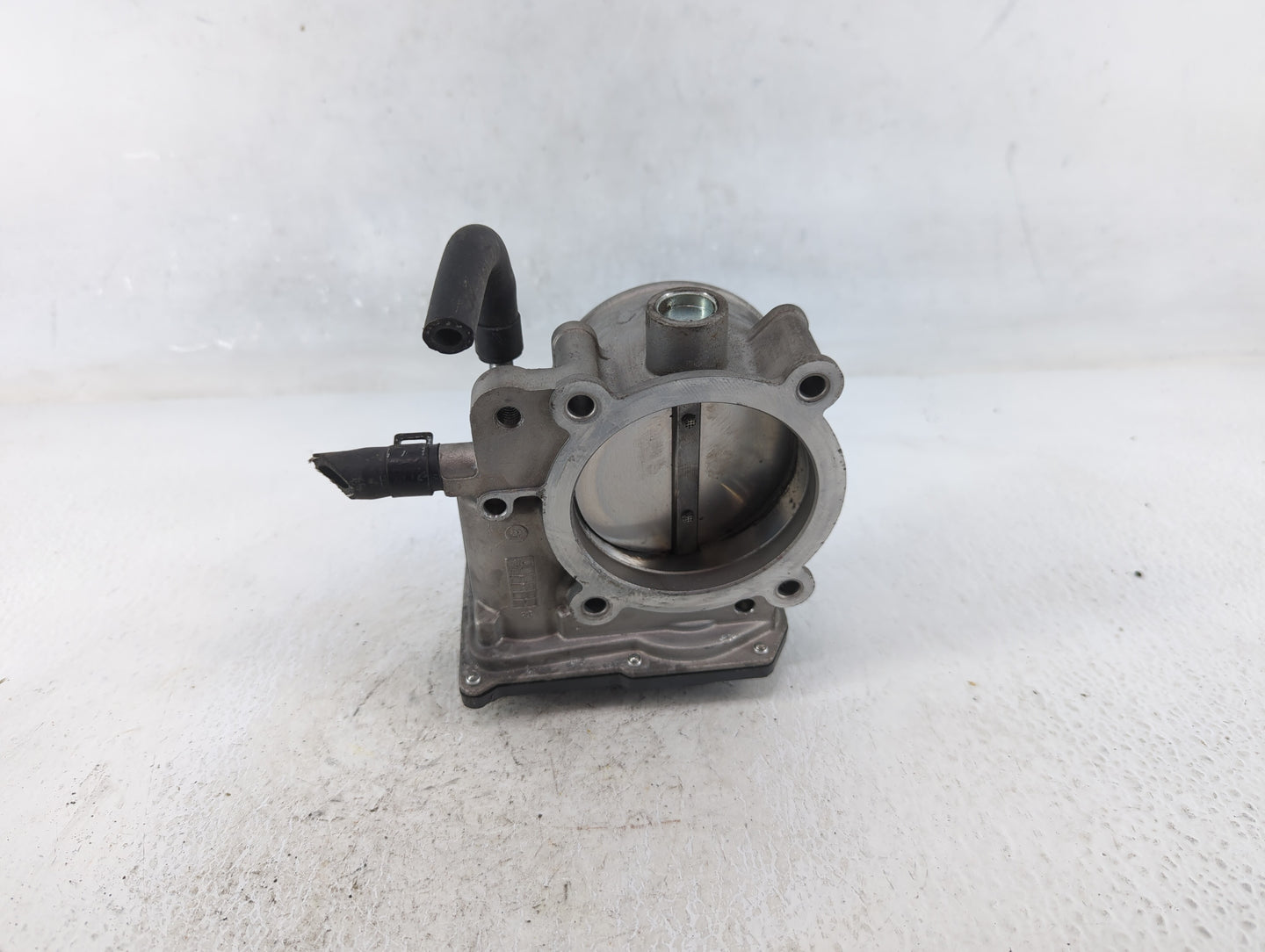 2012-2014 Hyundai Genesis Throttle Body P/N:35100-3CBA0 Fits Fits 2012 2013 2014 OEM Used Auto Parts - Oemusedautoparts1.com