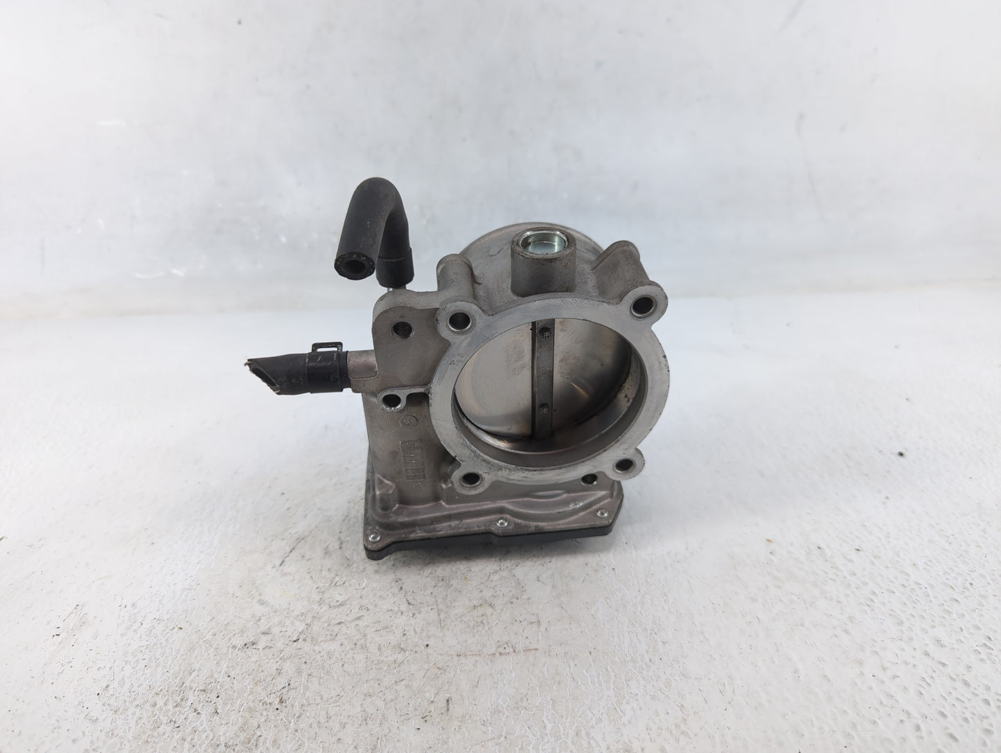2012-2014 Hyundai Genesis Throttle Body P/N:35100-3CBA0 Fits Fits 2012 2013 2014 OEM Used Auto Parts - Oemusedautoparts1.com
