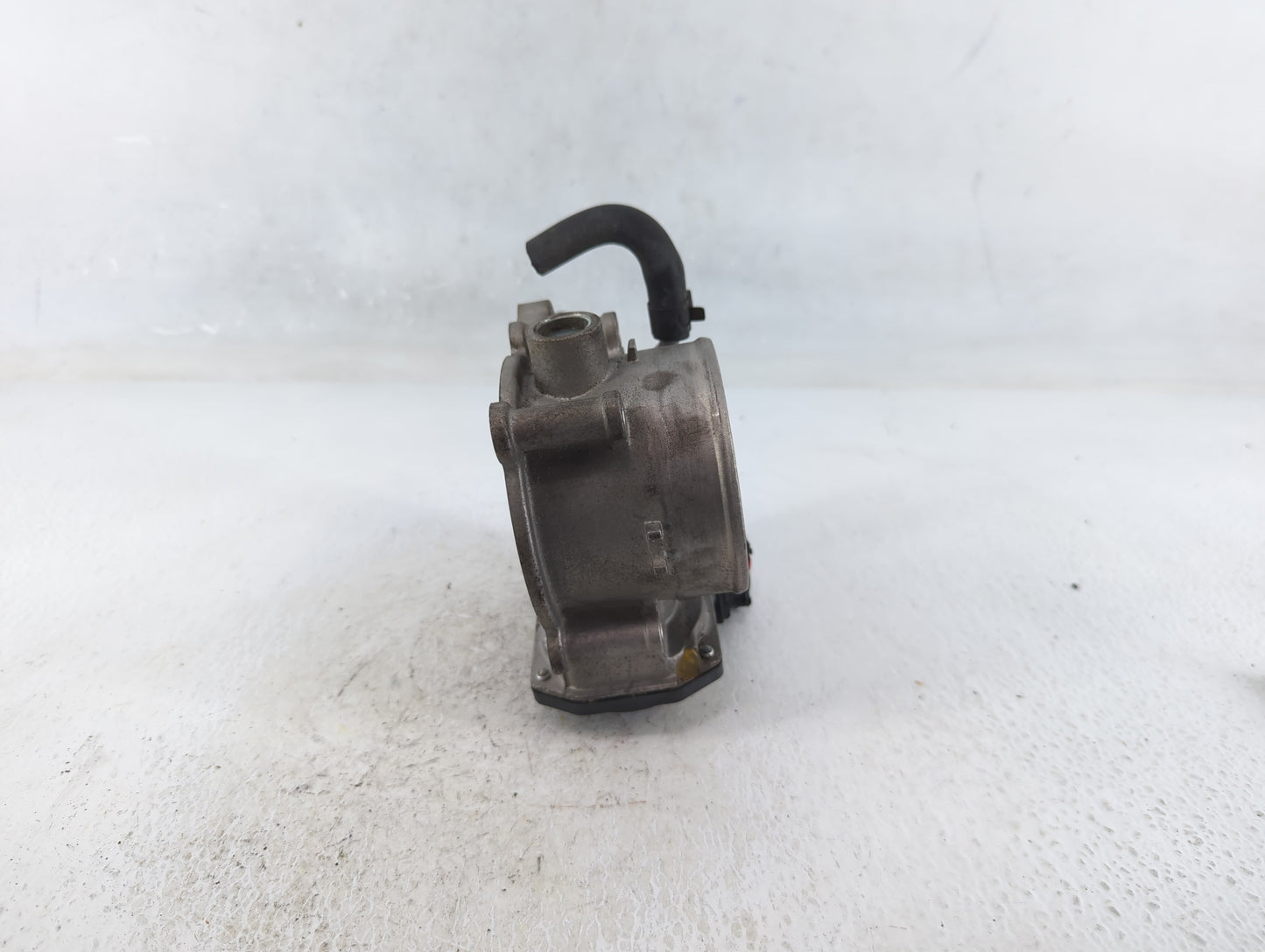 2012-2014 Hyundai Genesis Throttle Body P/N:35100-3CBA0 Fits Fits 2012 2013 2014 OEM Used Auto Parts - Oemusedautoparts1.com